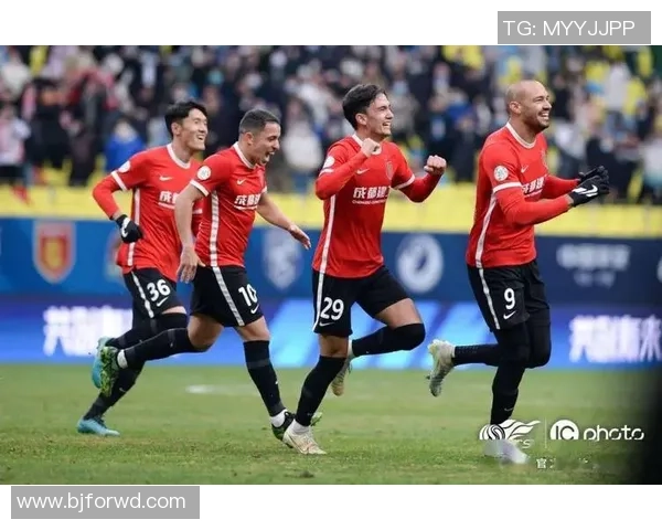 成都足球队创造历史新高耐力排名引发关注与期待